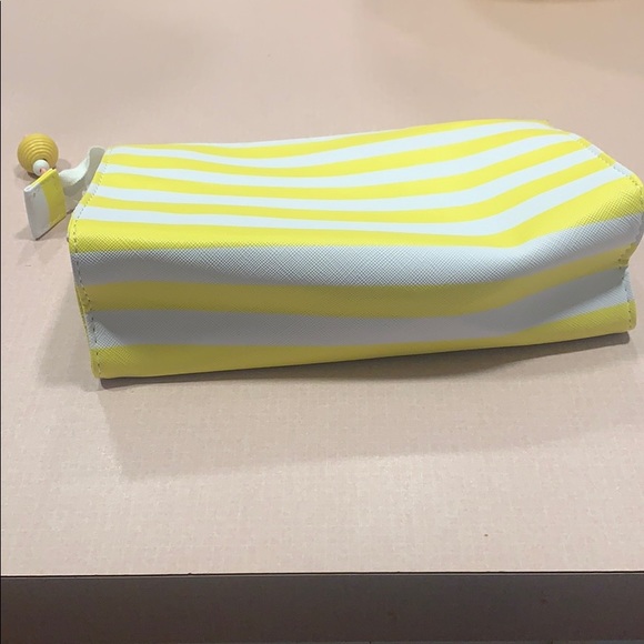 NWOT makeup bag - Picture 2 of 5